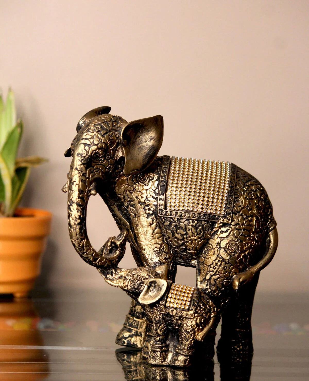 Handcrafted Antique Finish Elephant Hand Crafted Artwork