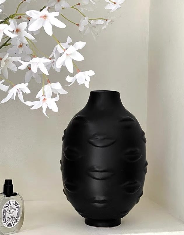 Lip Vase - Modern Abstract Decorative Ceramic Flower Centerpiece Vase