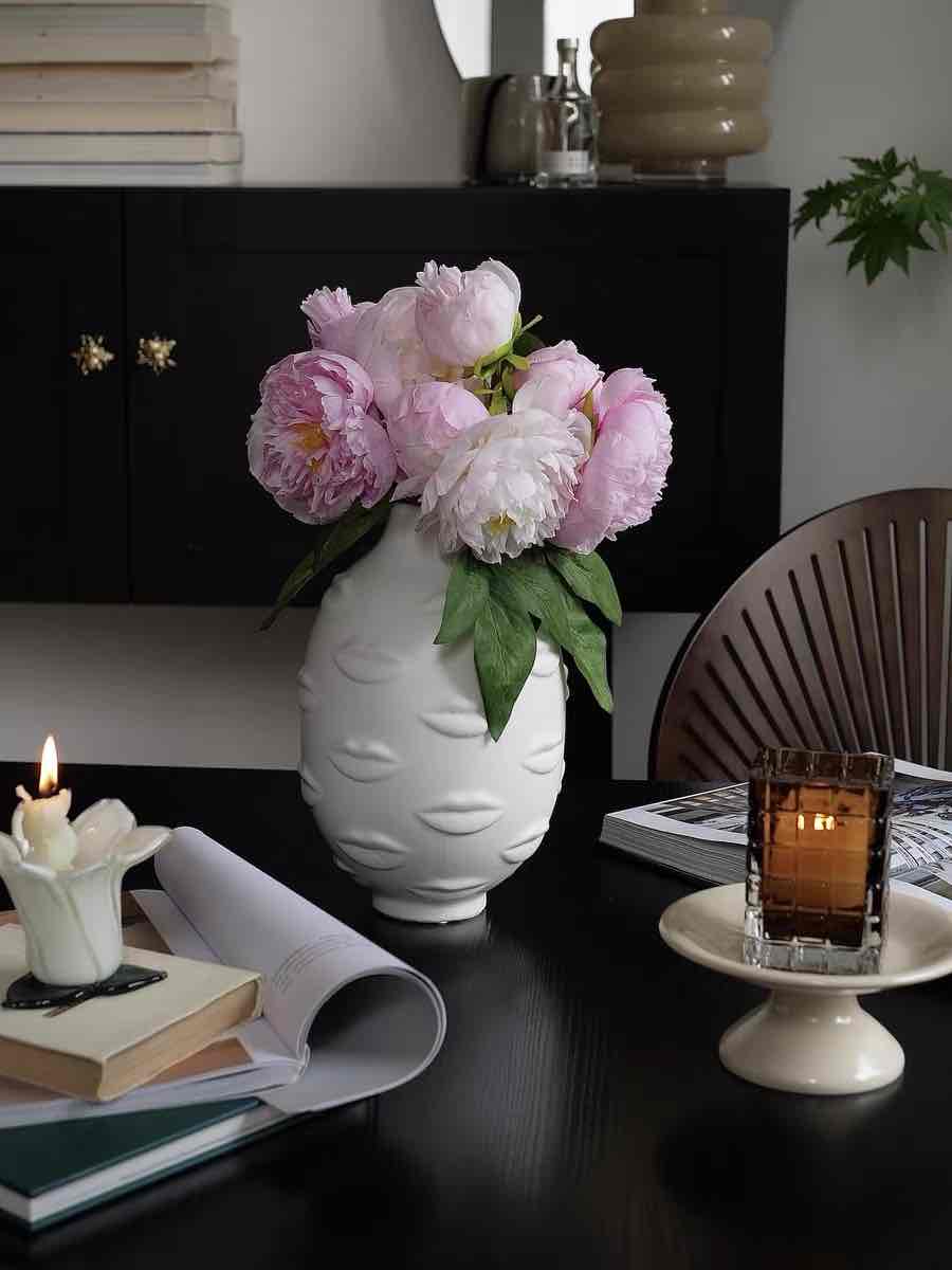 Lip Vase - Modern Abstract Decorative Ceramic Flower Centerpiece Vase