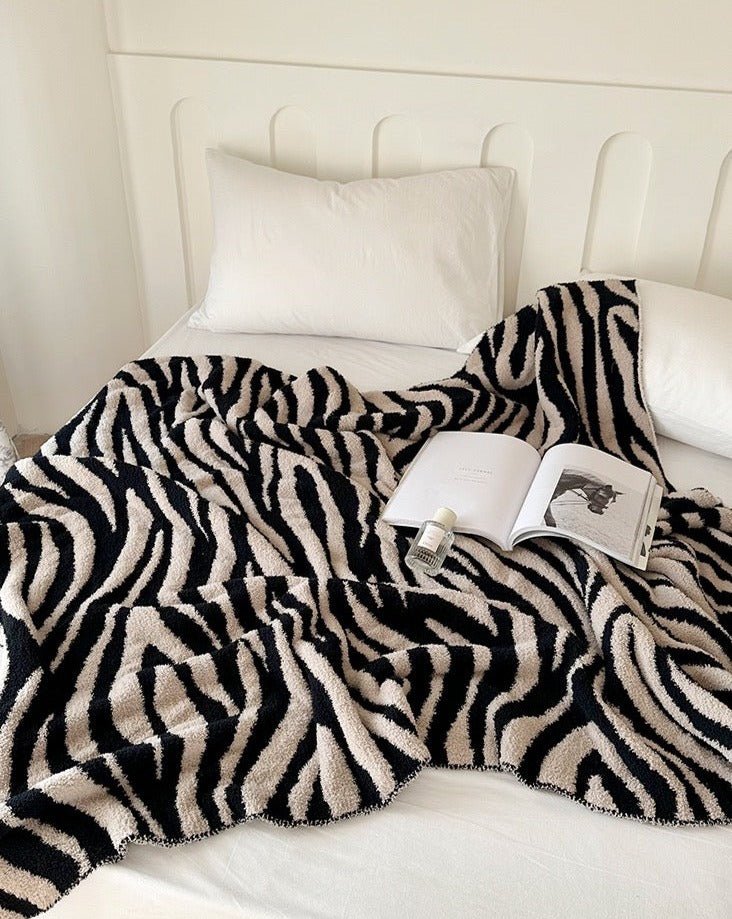 Retro Style Zebra Print Microfiber Throw Blanket - Ultra-Soft & Cozy