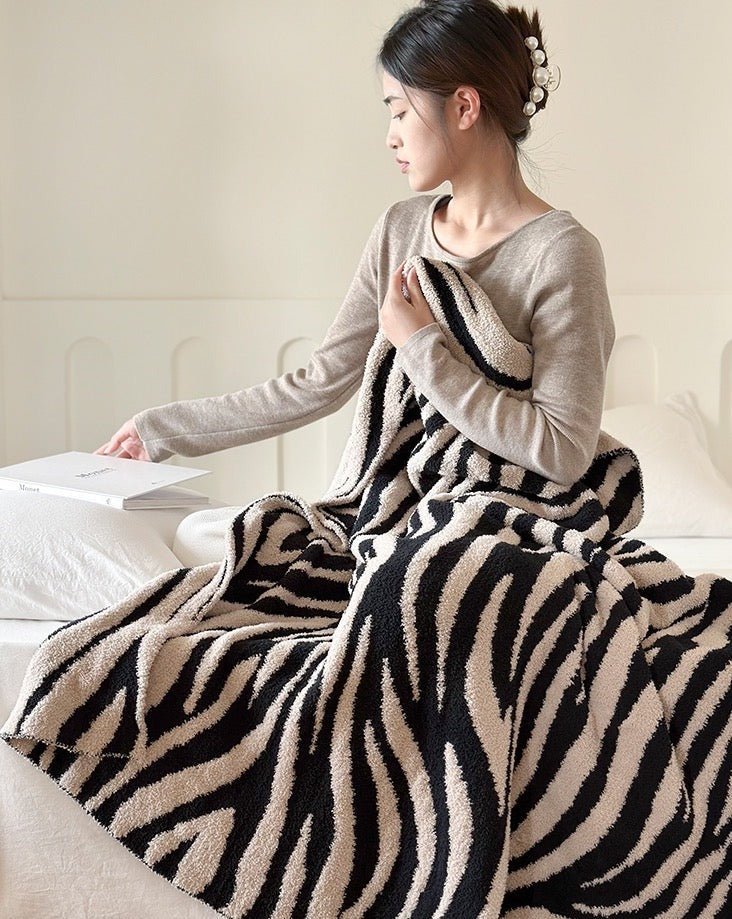 Retro Style Zebra Print Microfiber Throw Blanket - Ultra-Soft & Cozy